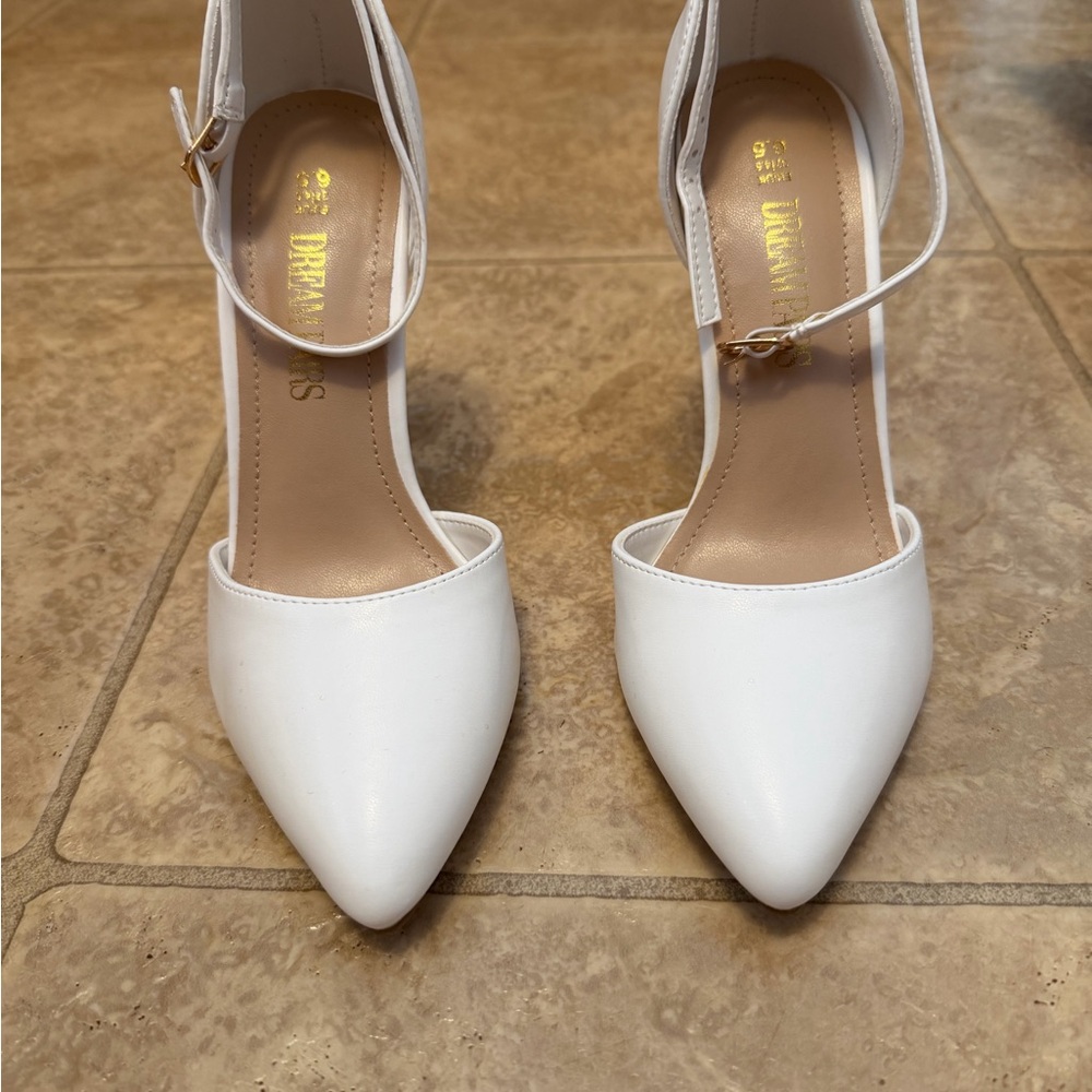 Dream Pairs White Pointed Toe Heels